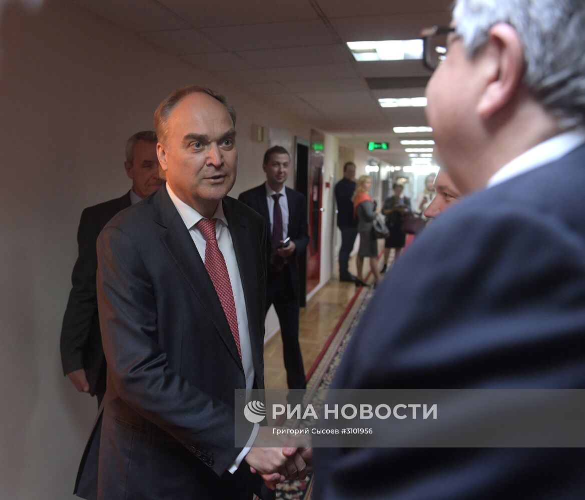 Заместитель главы МИД Анатолий Антонов посетил Госдуму РФ