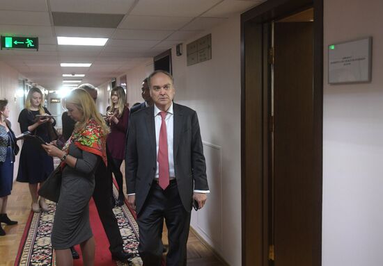 Заместитель главы МИД Анатолий Антонов посетил Госдуму РФ