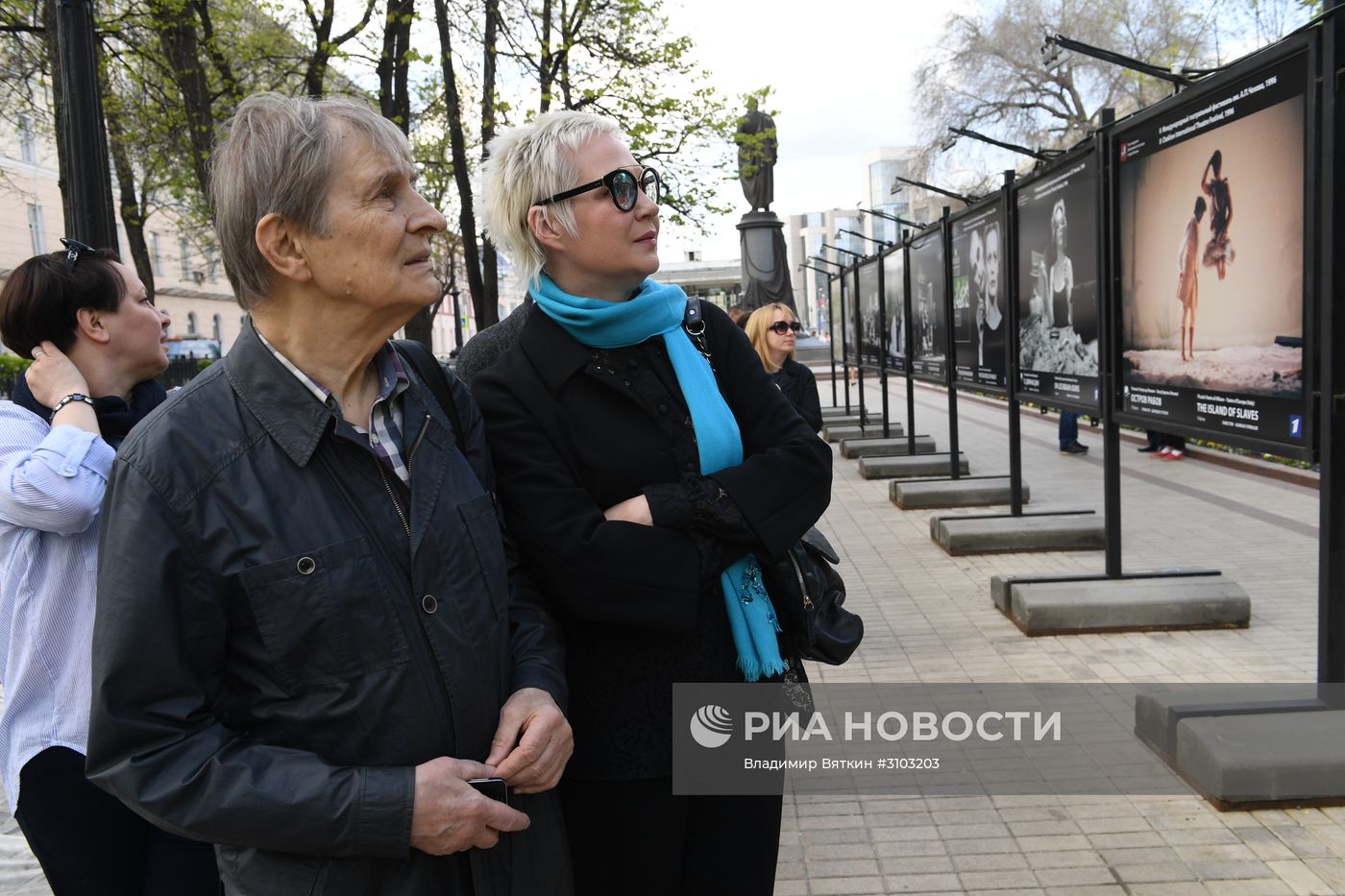 Фотовыставка "Театры мира в Москве. Страницы Чеховского фестиваля"