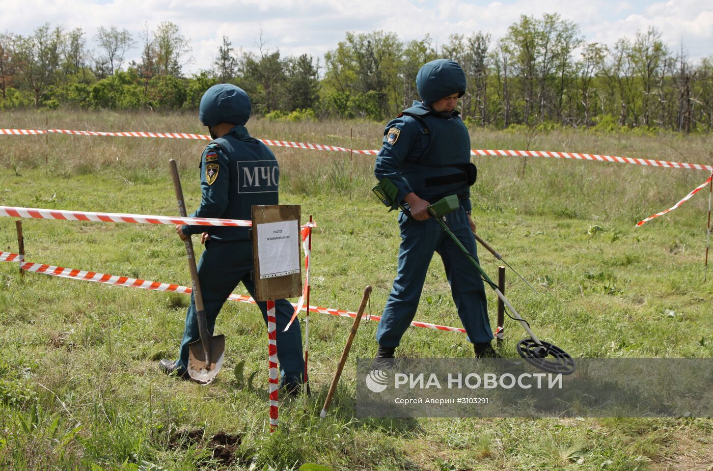 МЧС ДНР провело разминирование территории с. Солнцево в Донецкой области