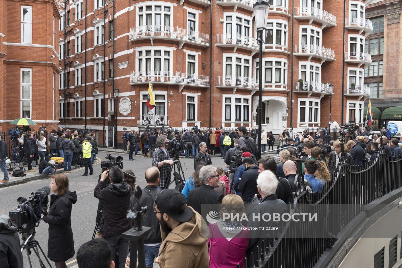 Прокуратура Швеции прекратила следствие по делу Ассанжа