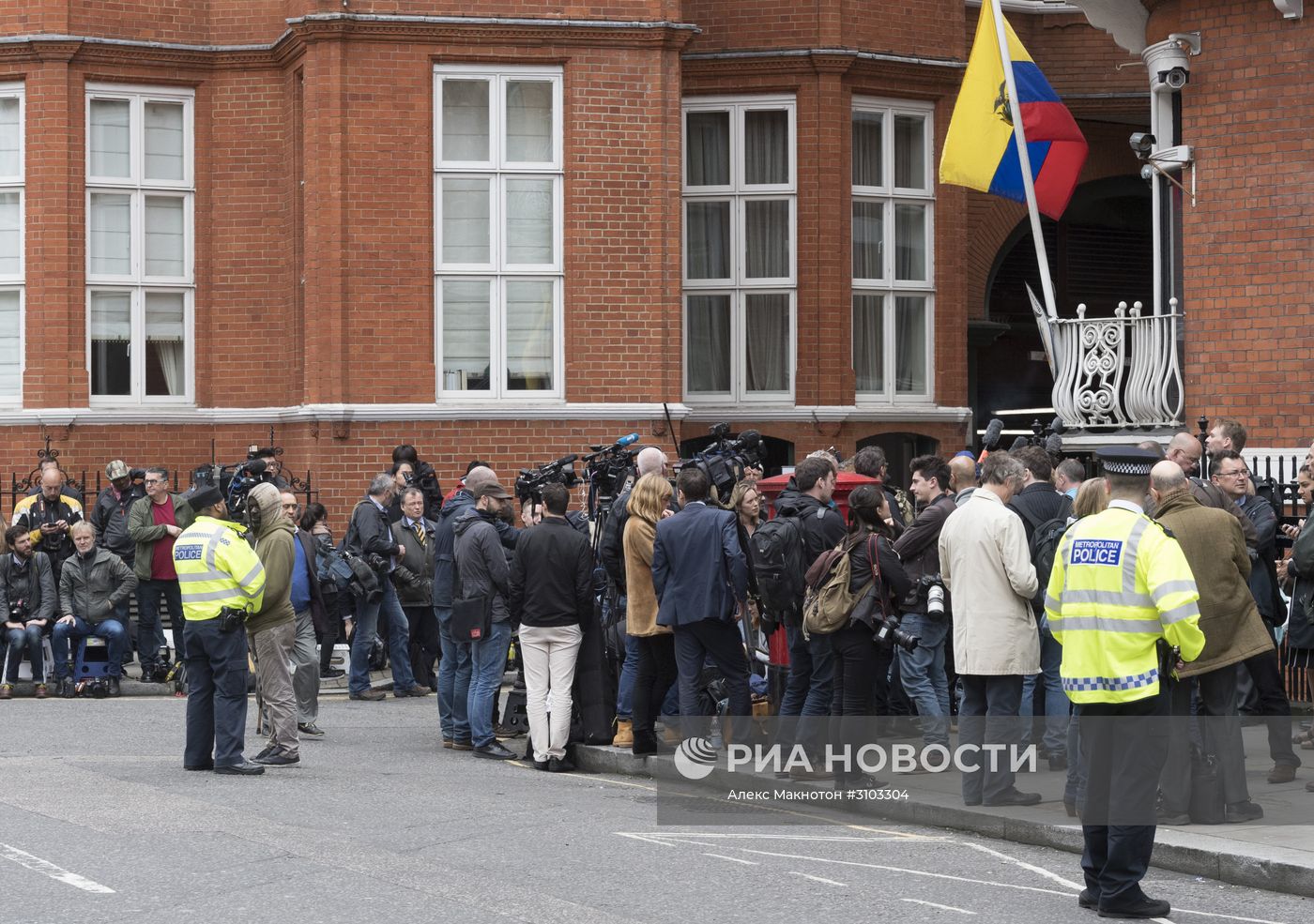 Прокуратура Швеции прекратила следствие по делу Ассанжа