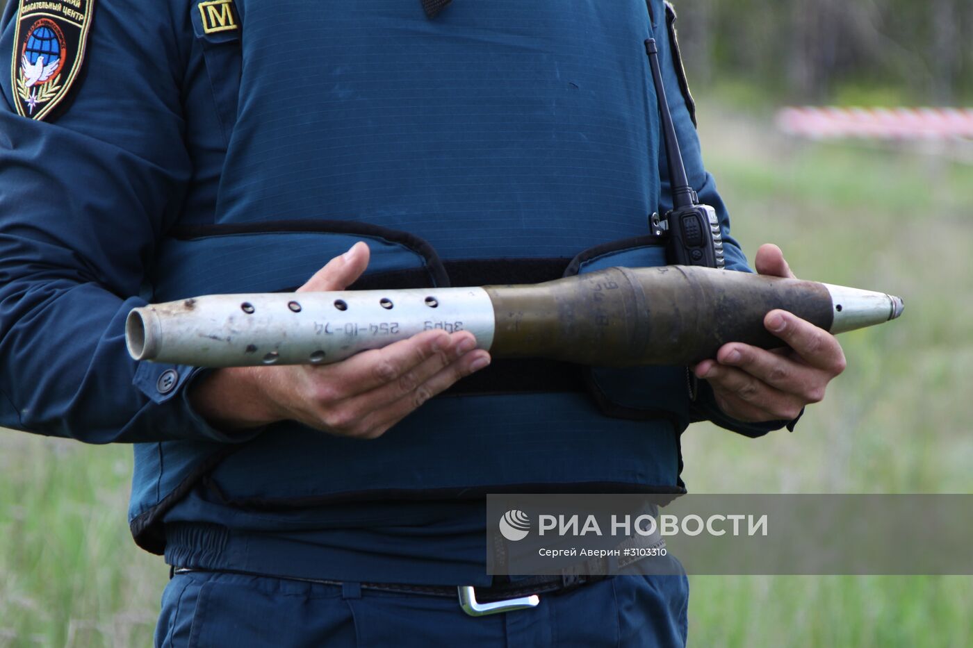 МЧС ДНР провело разминирование территории с. Солнцево в Донецкой области