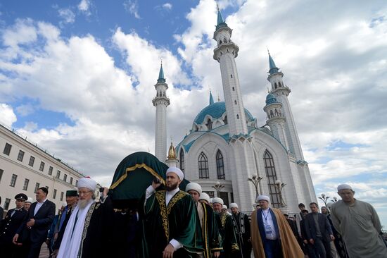 Церемония перезахоронения останков казанских ханов