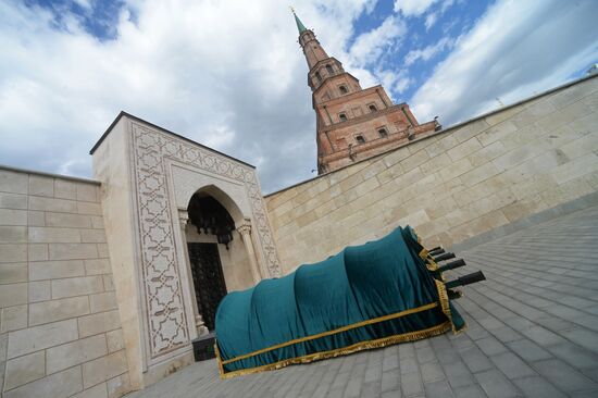 Церемония перезахоронения останков казанских ханов
