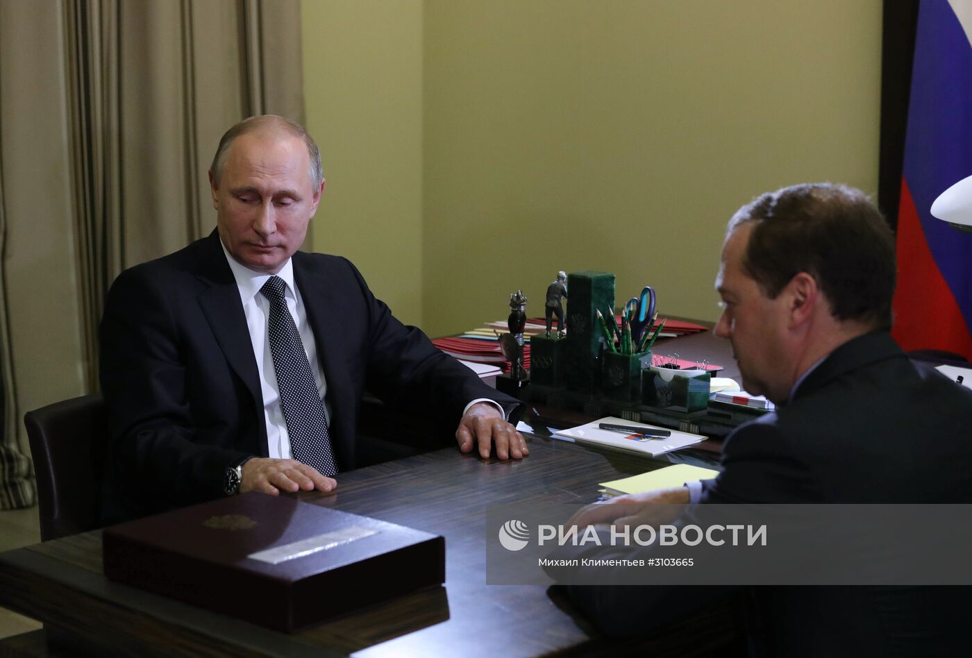 Президент РФ В. Путин встретился с премьер-министром РФ Д. Медведевым