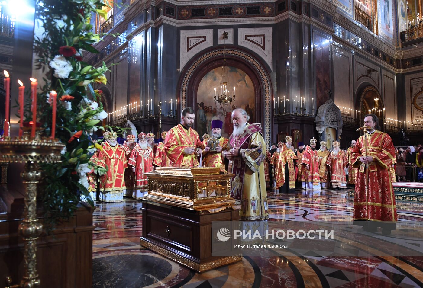 Встреча ковчега с мощами святителя Николая Чудотворца в храме Христа Спасителя