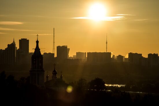 Рассвет в Москве