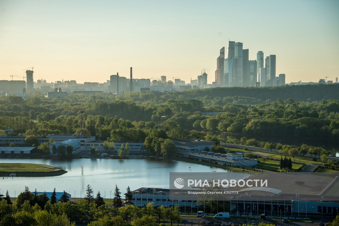 Рассвет в Москве