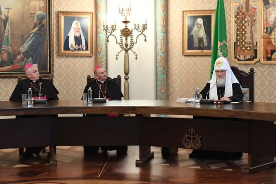 Встреча Патриарха Московского и всея Руси Кирилла с архиепископом Бари Франческо Какуччи в Москве.