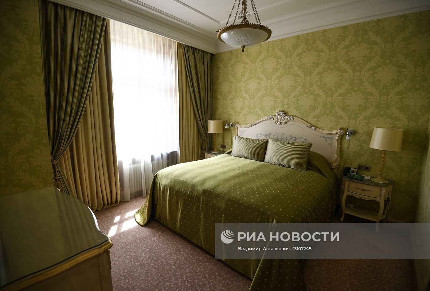 Гостиница "Украина" в предверии 60-летнего юбилея