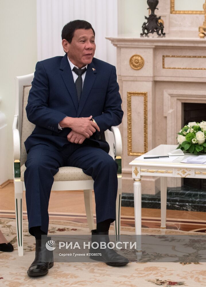 Президент РФ В. Путин встретился с президентом Филиппин Р. Дутерте
