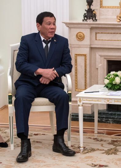 Президент РФ В. Путин встретился с президентом Филиппин Р. Дутерте