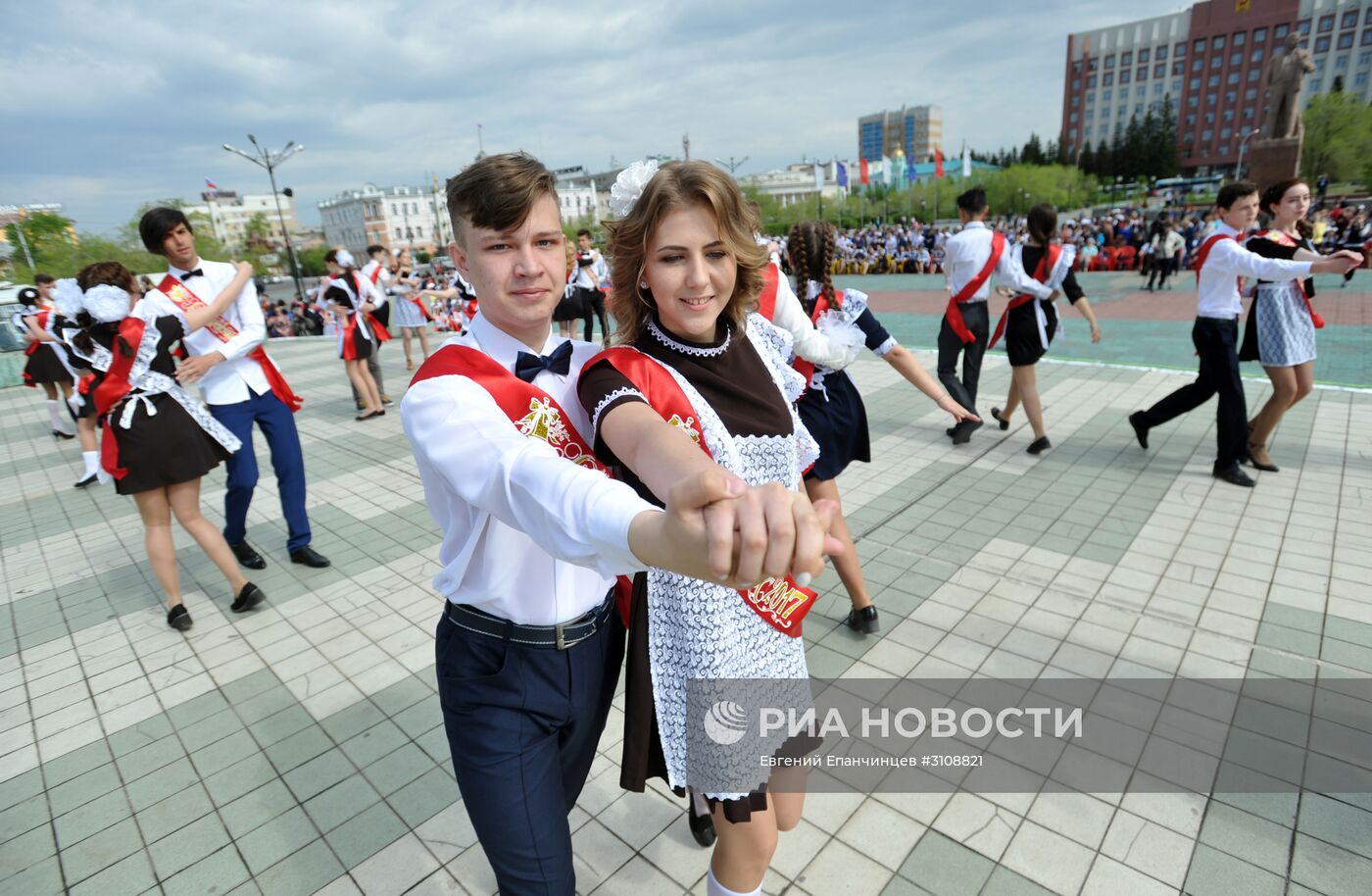 Празднование последнего звонка в России