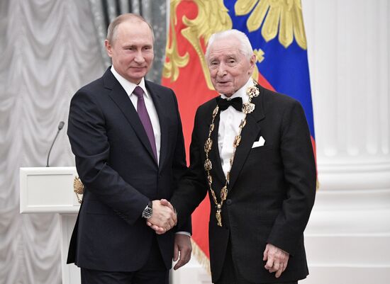 Церемония вручения государственных наград президентом РФ В. Путиным в Кремле