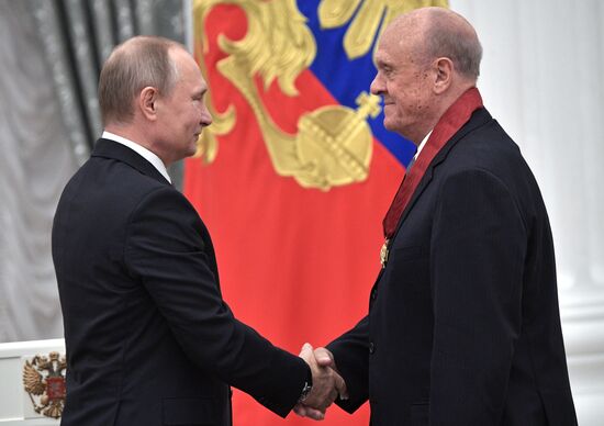 Церемония вручения государственных наград президентом РФ В. Путиным в Кремле