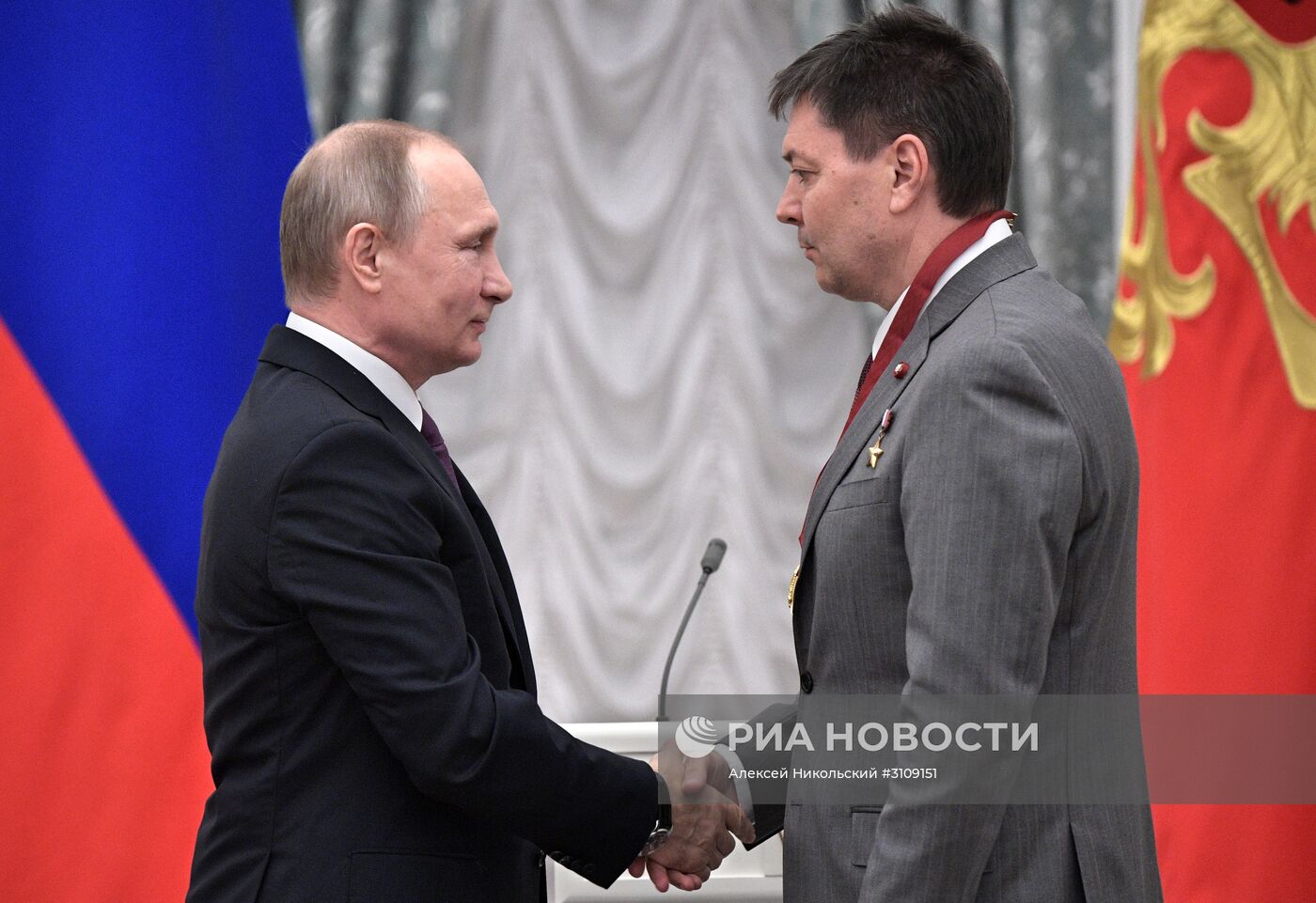 Церемония вручения государственных наград президентом РФ В. Путиным в Кремле