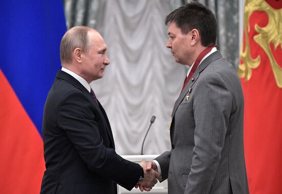 Церемония вручения государственных наград президентом РФ В. Путиным в Кремле