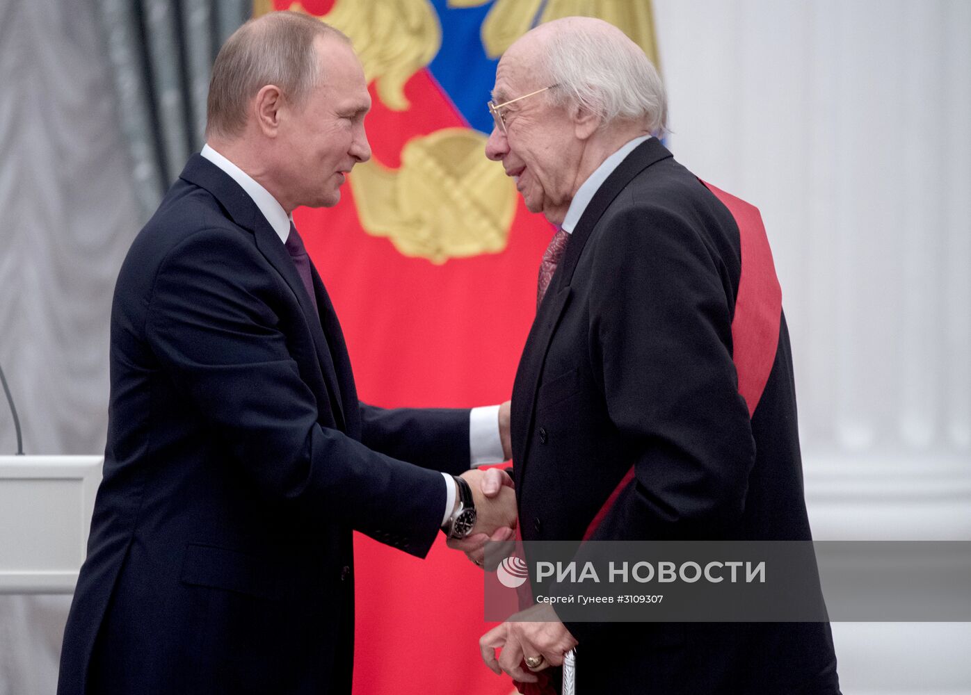 Церемония вручения государственных наград президентом РФ В. Путиным в Кремле