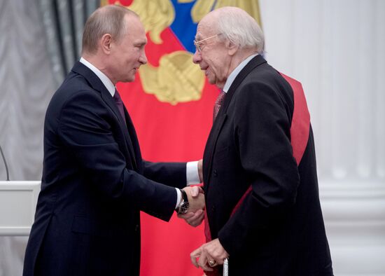 Церемония вручения государственных наград президентом РФ В. Путиным в Кремле