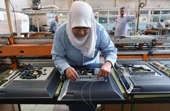 Завод по производству телевизоров Syronics в Дамаске