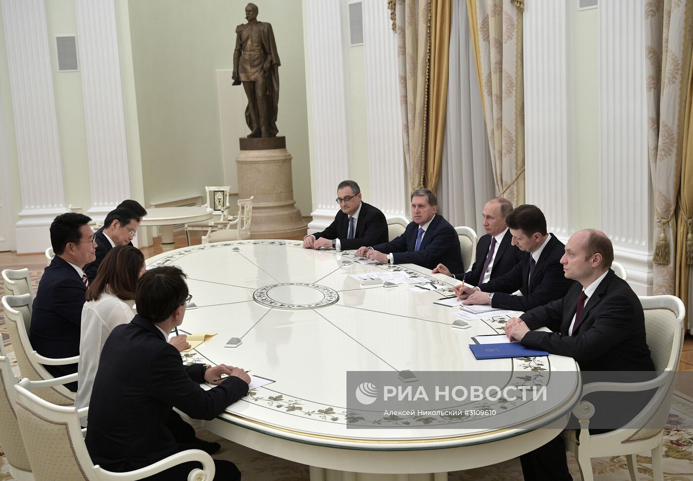 Президент РФ В. Путин встретился со спецпосланником Республики Южная Корея Сон Ён Гилем