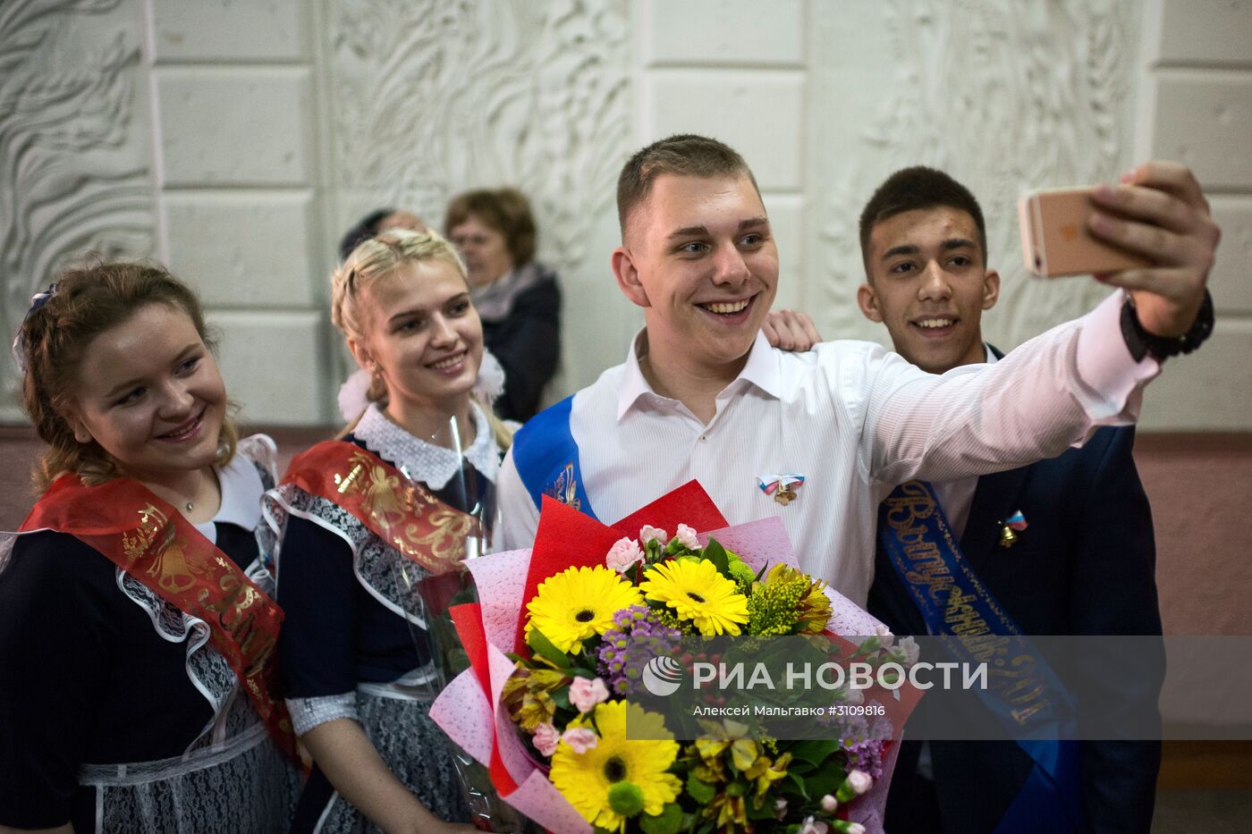 Празднование последнего звонка в России