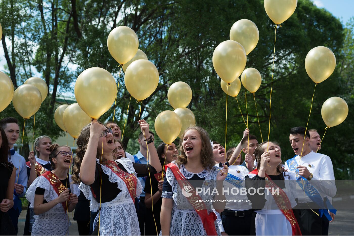 Празднование последнего звонка в России