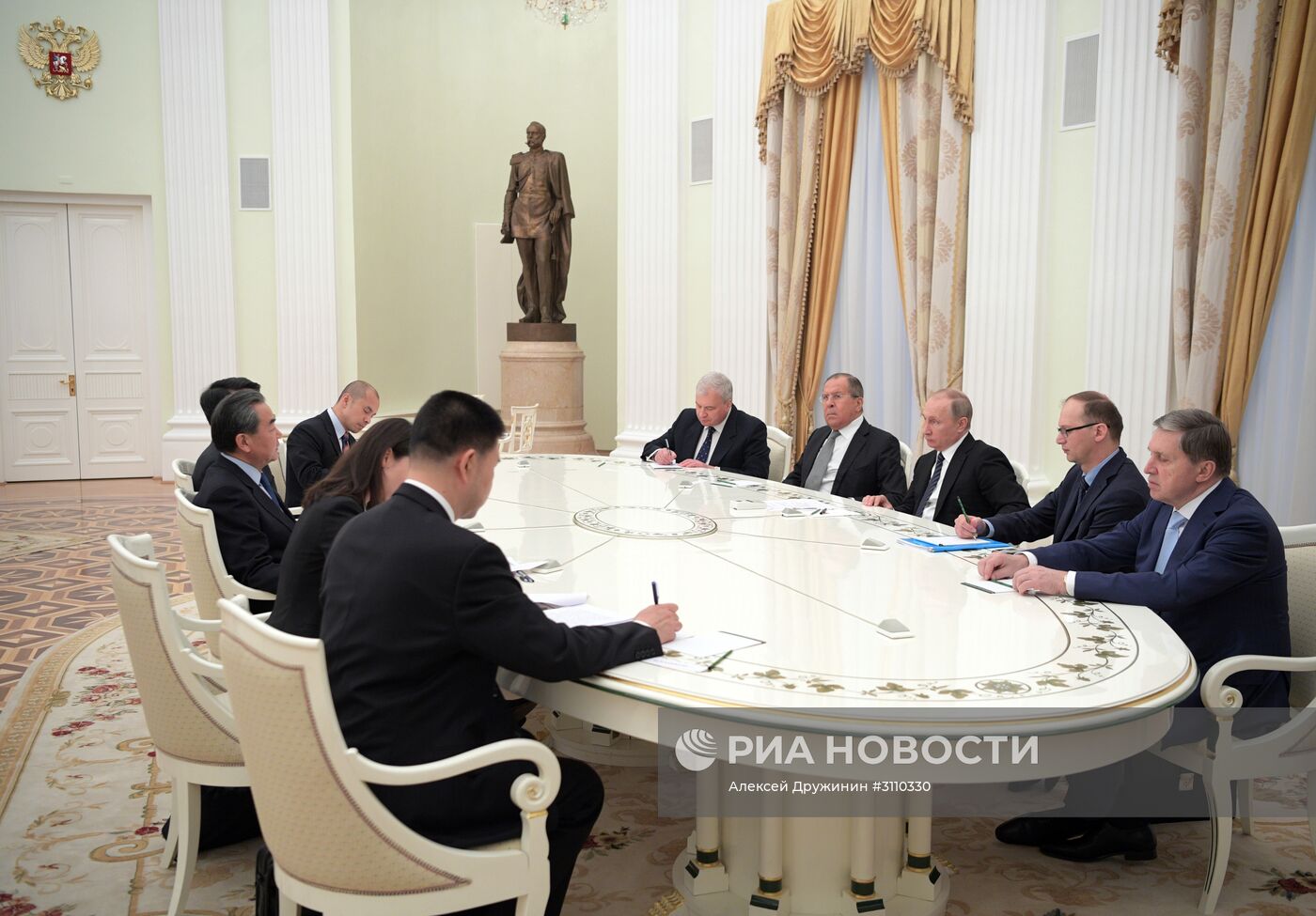 Встреча президента РФ В. Путина с главой МИД КНР Ваном И