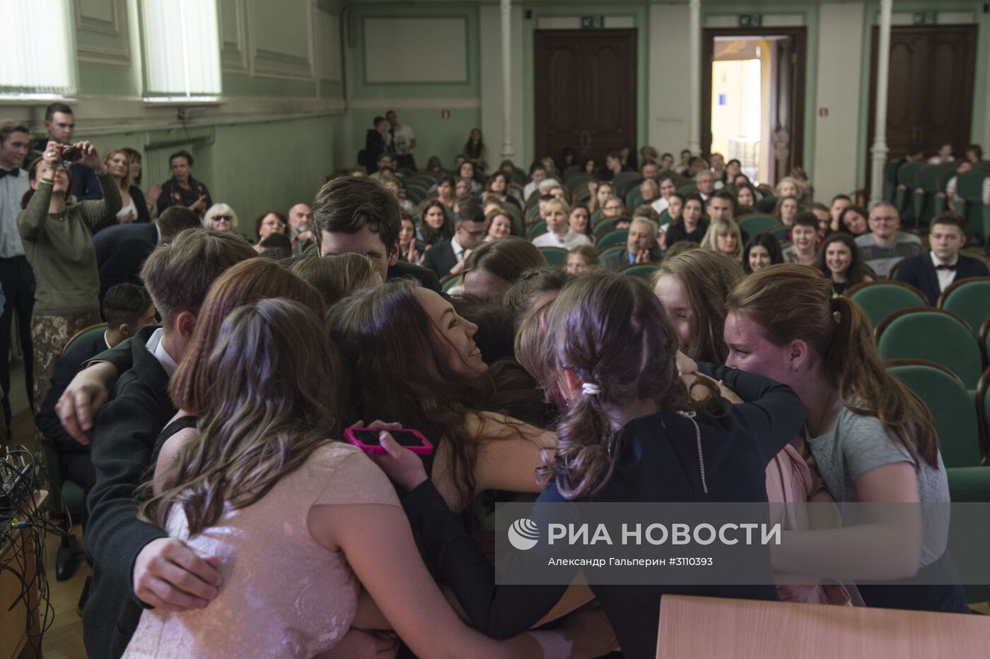 Празднование последнего звонка в России