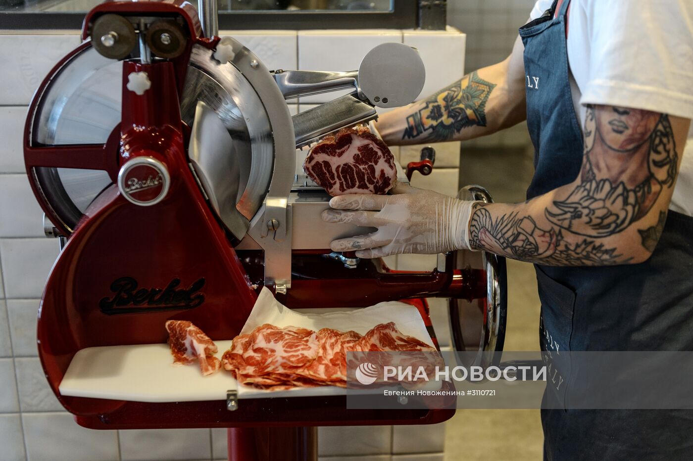 Открытие гастробутика Eataly мясо, горизонталь