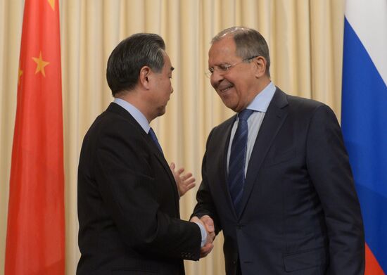 Встреча глав МИД РФ и Китая С. Лаврова и Ван И