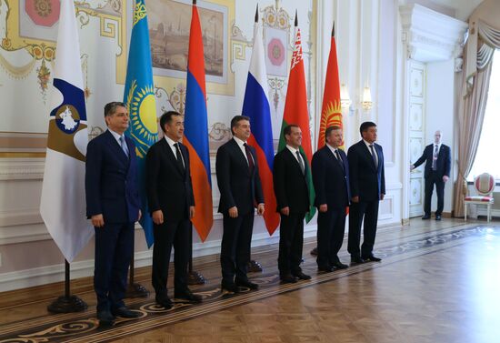 Премьер-министр РФ Д. Медведев на заседании Евразийского межправительственного совета