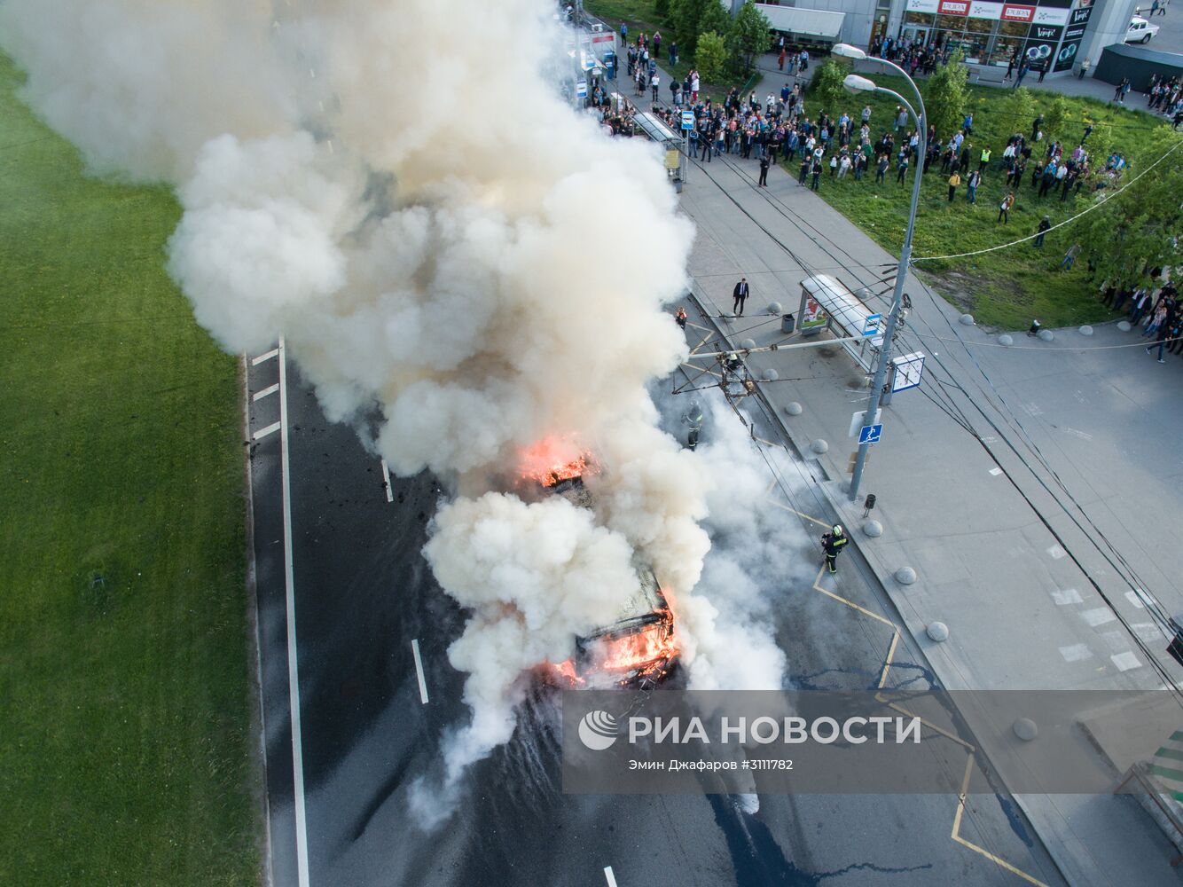 У станции метро "Юго-Западная" в Москве сгорел автобус