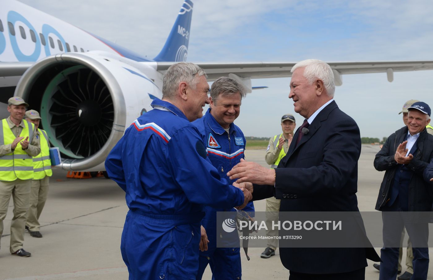 Первый полет нового российского пассажирского самолета МС-21