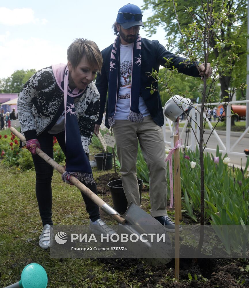 Посадка деревьев и вручение премии Олега Янковского "Творческое открытие"