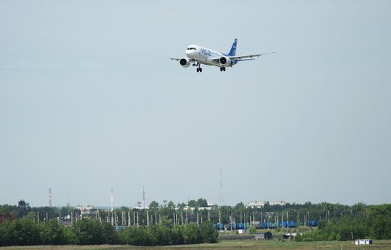 Первый полет нового российского пассажирского самолета МС-21