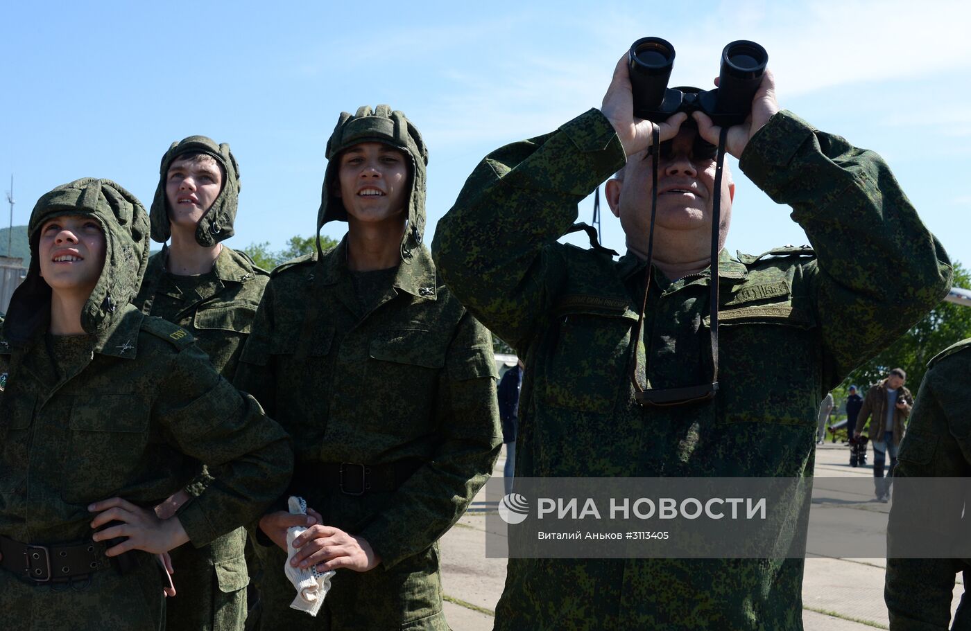 Десантирование воспитанников Уссурийского суворовского училища