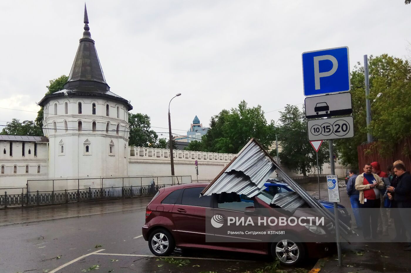 Последствия урагана в Москве