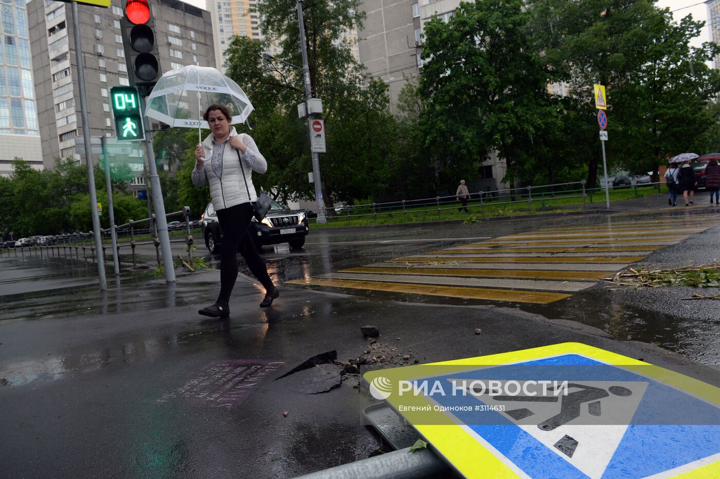 Последствия урагана в Москве