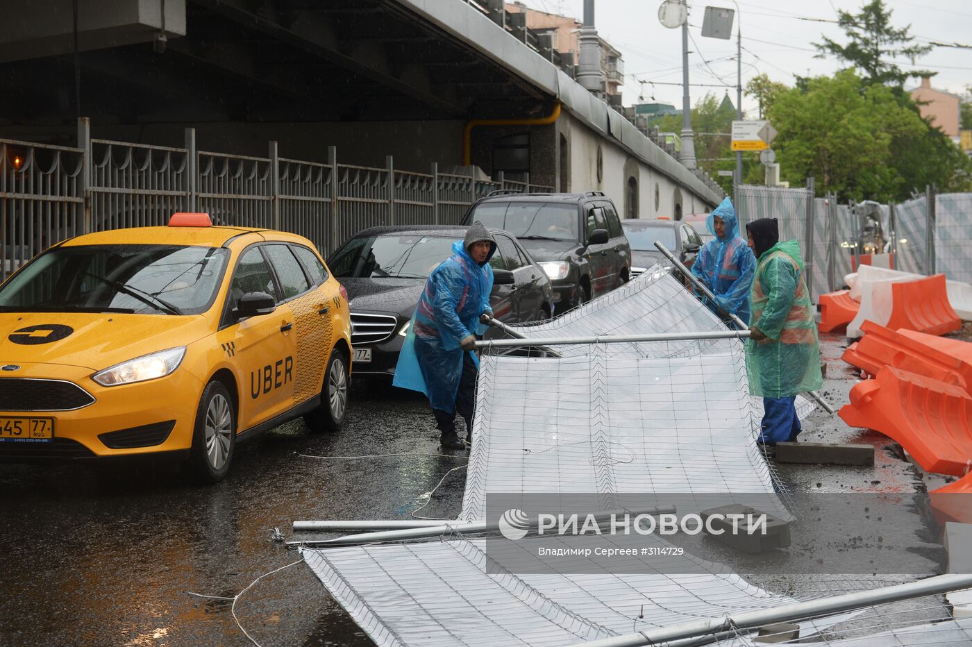 Последствия урагана в Москве