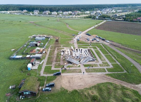 Пирамида Голода на Новорижском шоссе разрушена ураганом