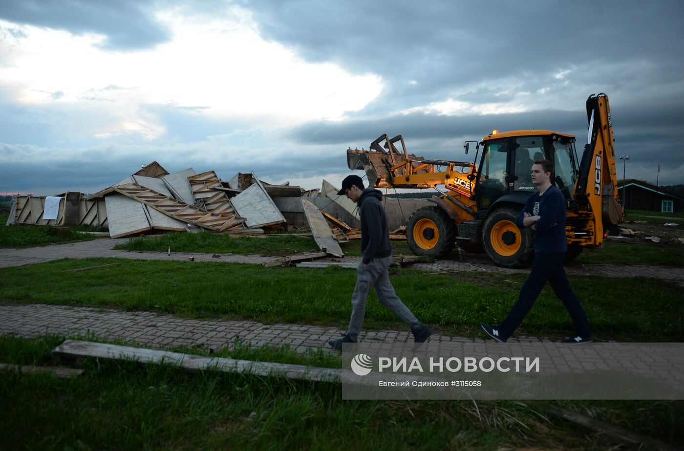 Пирамида Голода на Новорижском шоссе разрушена ураганом