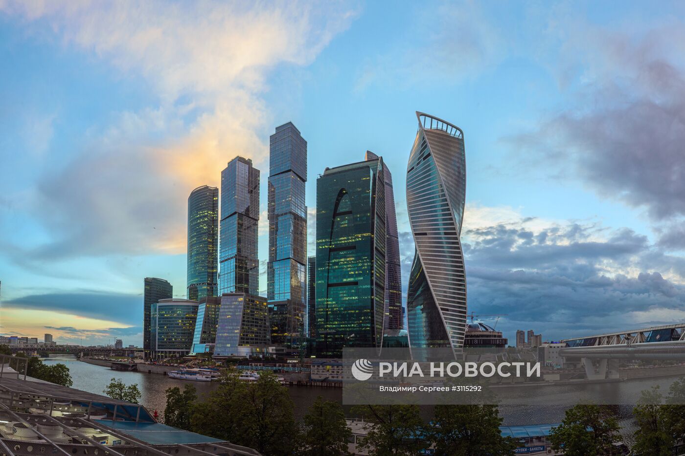 Вид на Международный деловой центр "Москва-Сити"
