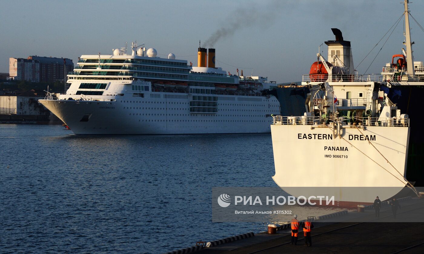 Прибытие океанского суперлайнера Costa NeoRomantica во Владивосток