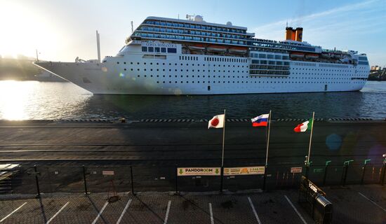 Прибытие океанского суперлайнера Costa NeoRomantica во Владивосток