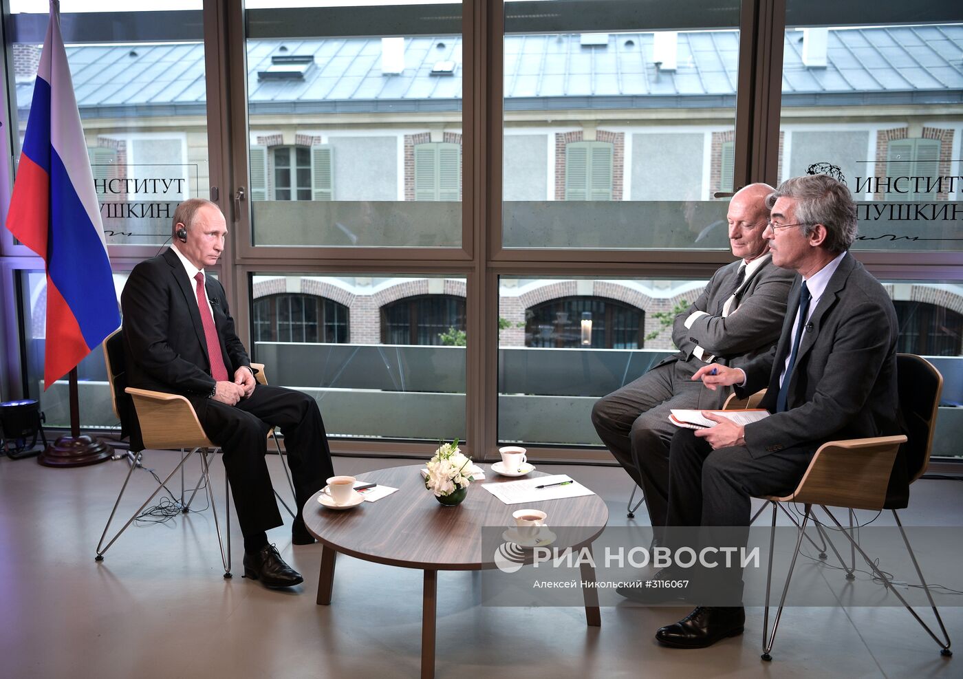 Президент РФ В. Путин дал интервью французскому изданию Le Figaro