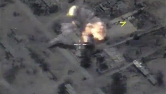 Корабли ВМФ РФ запустили крылатые ракеты "Калибр" по объектам ИГ в районе Пальмиры