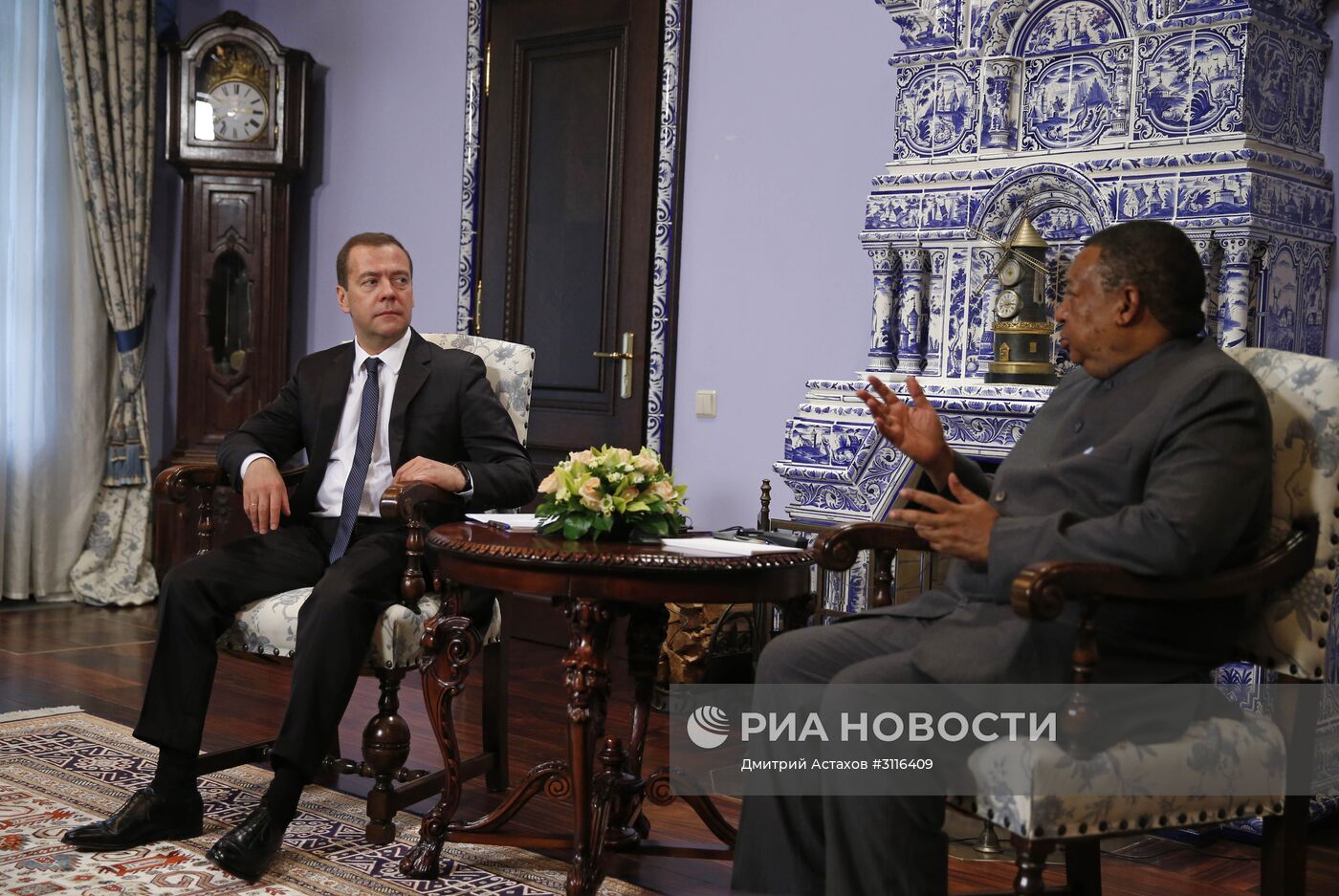 Премьер-министр РФ Дмитрий Медведев встретился с генсеком ОПЕК М. Баркиндо