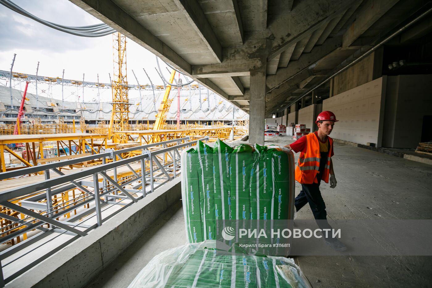 Строительство стадиона "Волгоград Арена" в Волгограде к чемпионату мира по футболу 2018 года.